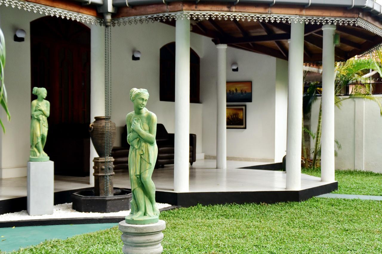 Sky Transit Hotel Katunayake Exterior photo
