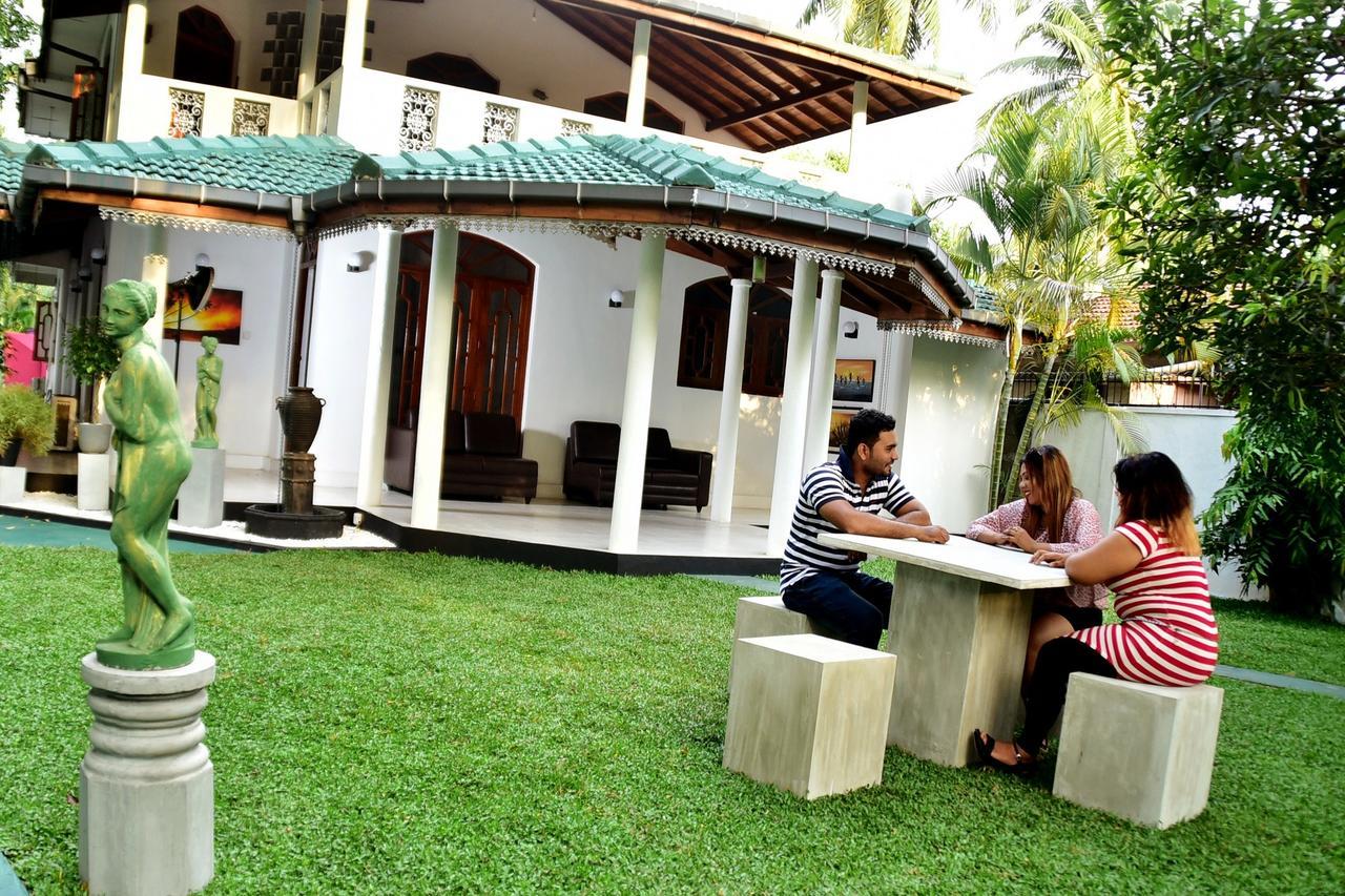 Sky Transit Hotel Katunayake Exterior photo