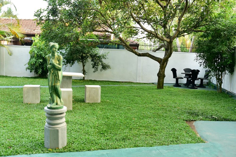 Sky Transit Hotel Katunayake Exterior photo